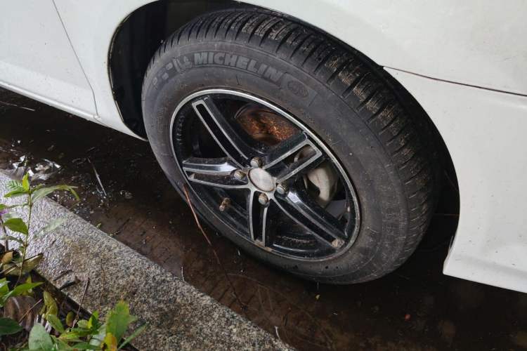 Used Everus S1 2014 1.3L Manual Comfort Edition Right Front Wheel Hub