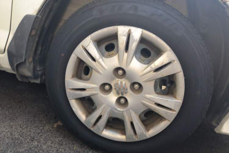 Used Everus S1 2014 1.3L Automatic Comfort Edition Right Front Wheel Hub