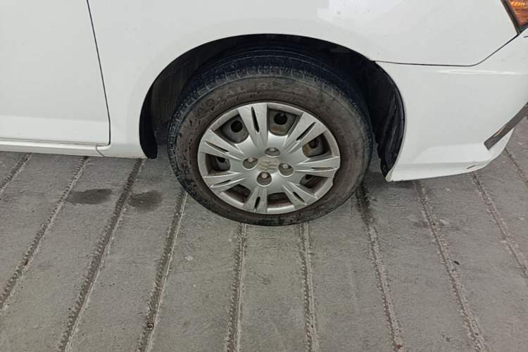 Used Everus S1 2014 1.3L Manual Comfort Edition Right Front Wheel Hub