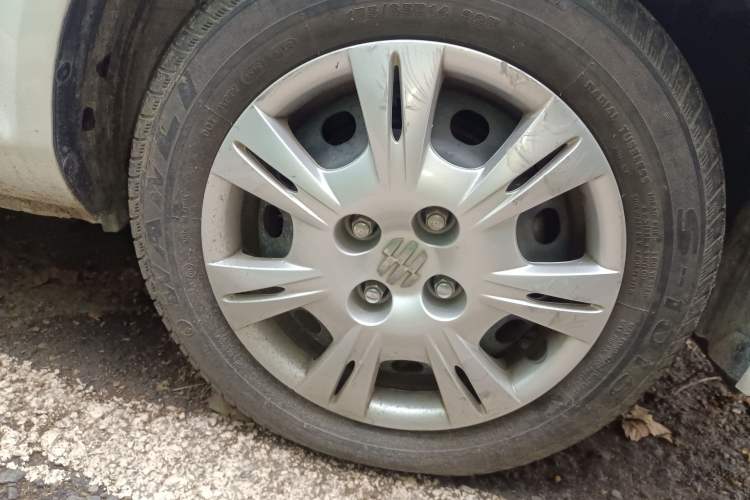 Used Everus S1 2014 1.3L Automatic Comfort Edition Right Front Wheel Hub