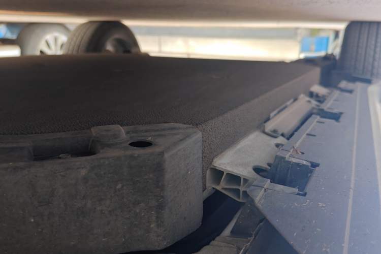 Used Everus VE-1 2021 S Pirelli Edition Chassis Front Right