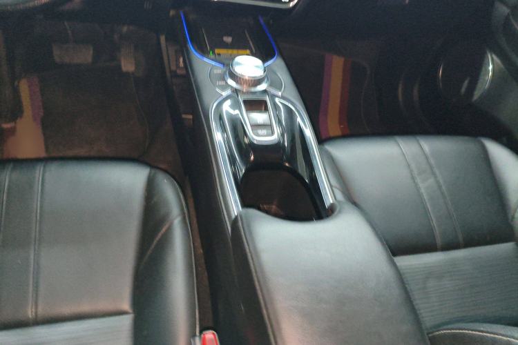 Used Everus VE-1 2022 TA Leading Edition Gear Lever