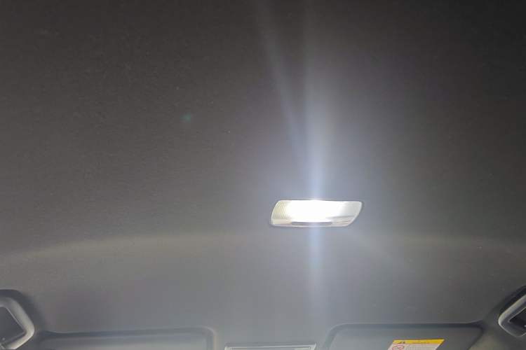 Used Everus VE-1 2021 S Pirelli Edition Headliner