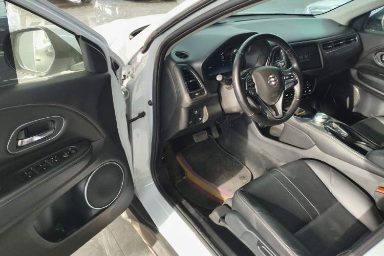 Used Everus VE-1 2022 TA Leading Edition Interior 3