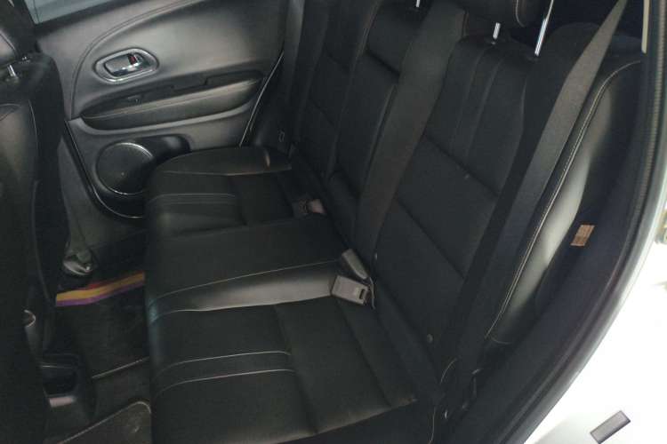 Used Everus VE-1 2022 TA Leading Edition Interior 4
