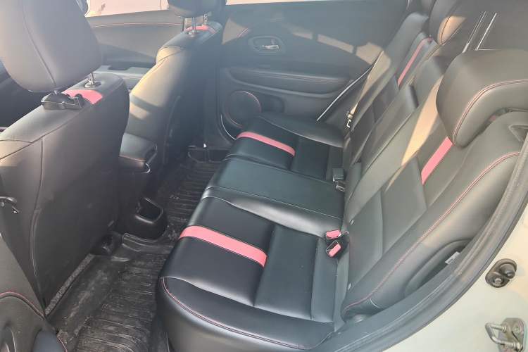 Used Everus VE-1 2021 S Pirelli Edition Left Rear Seat