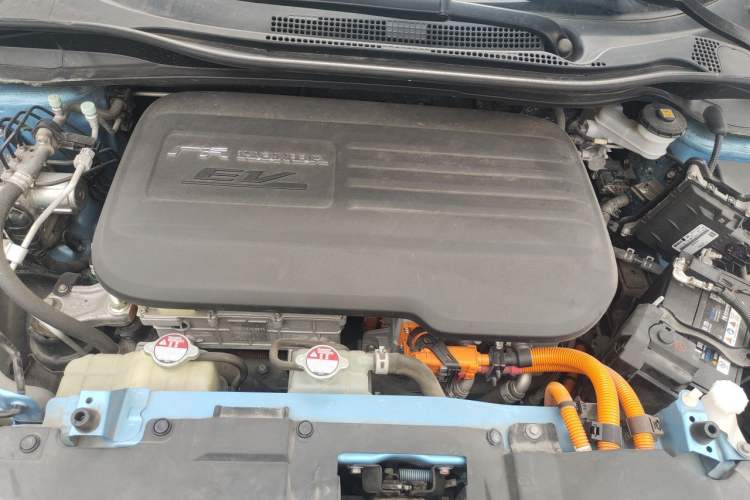 Used Everus VE-1 2020 Luxury Edition Engine Bay