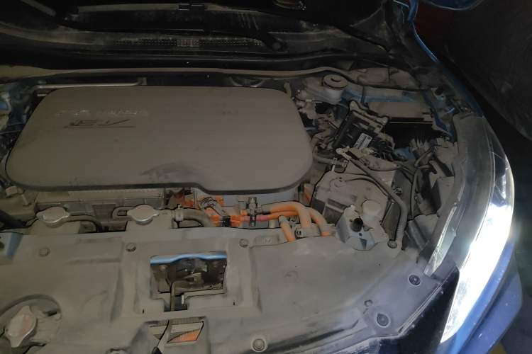 Used Everus VE-1 2020 Luxury Edition Engine Bay Left