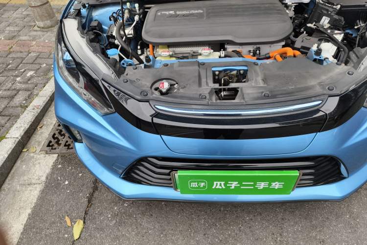 Used Everus VE-1 2020 Luxury Edition Engine Bay Right