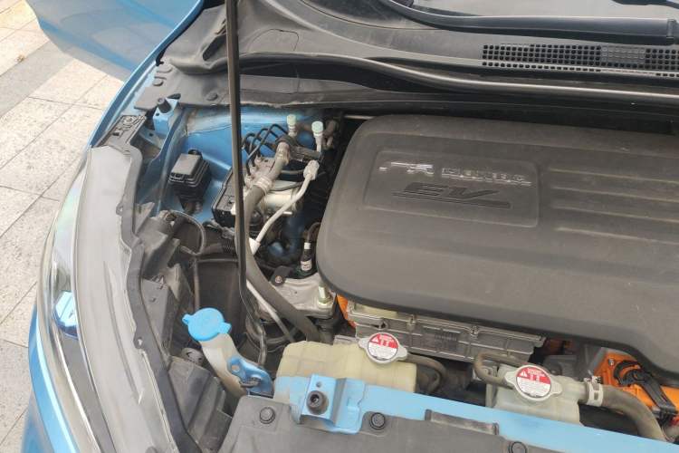 Used Everus VE-1 2020 Luxury Edition Engine Bay Right