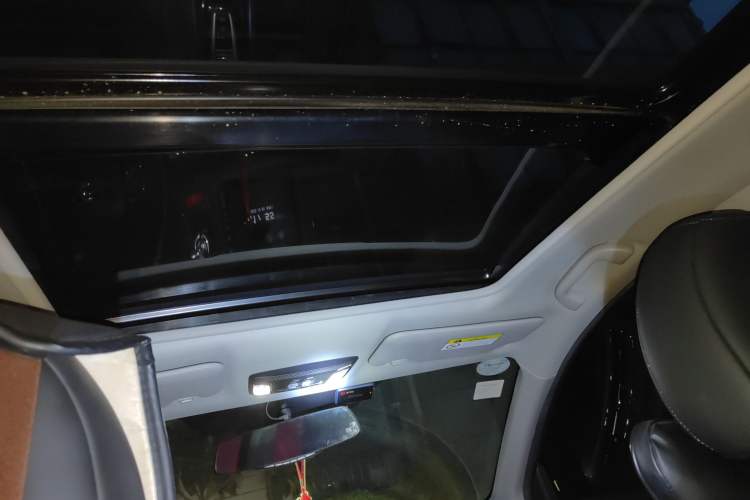Used Everus VE-1 2020 Luxury Edition Headliner