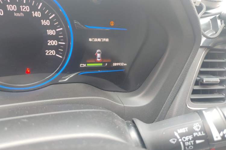 Used Everus VE-1 2020 Luxury Edition Odometer Close Up