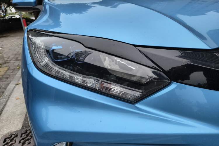Used Everus VE-1 2020 Luxury Edition Right Front Headlight