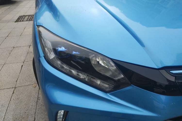Used Everus VE-1 2020 Luxury Edition Right Front Headlight