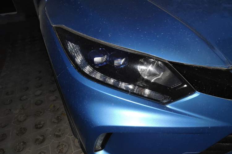 Used Everus VE-1 2020 Luxury Edition Right Front Headlight