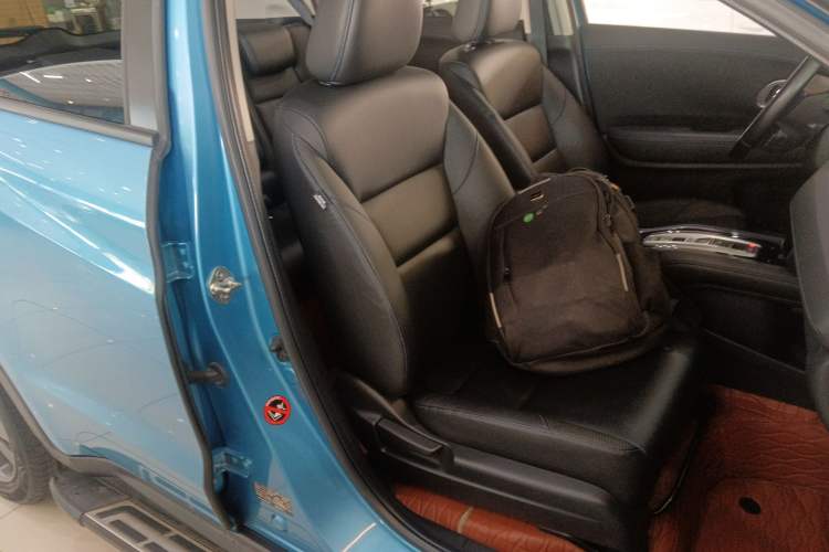 Used Everus VE-1 2020 Luxury Edition Right Front Seat