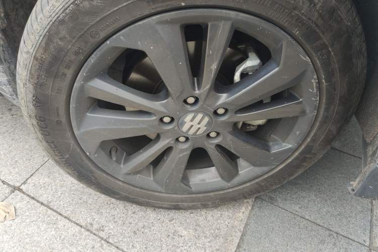 Used Everus VE-1 2020 Luxury Edition Right Front Wheel Hub