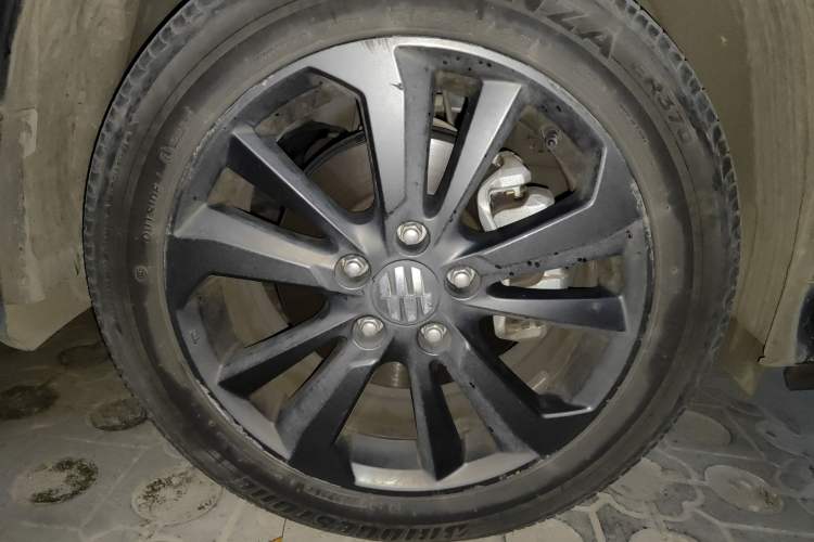 Used Everus VE-1 2020 Luxury Edition Right Front Wheel Hub