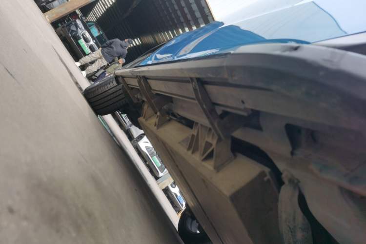 Used Everus VE-1 2020 Luxury Edition Right Side Sill