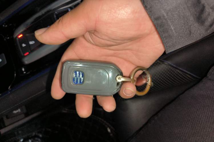 Used Everus VE-1 2020 Luxury Edition Vehicle Key