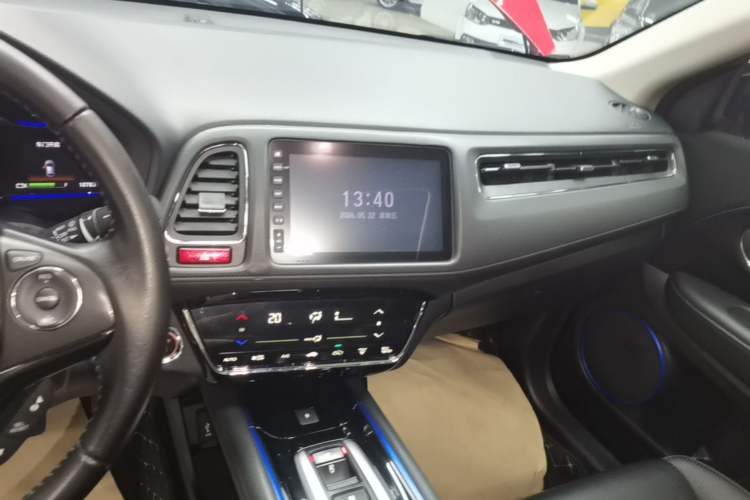 Used Everus VE-1 2020 Luxury Edition Audio And AC Panel