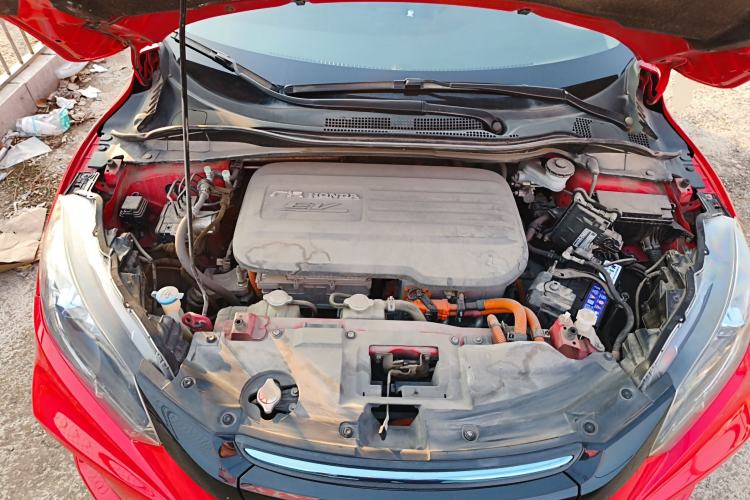 Used Everus VE-1 2020 Luxury Edition Engine Bay