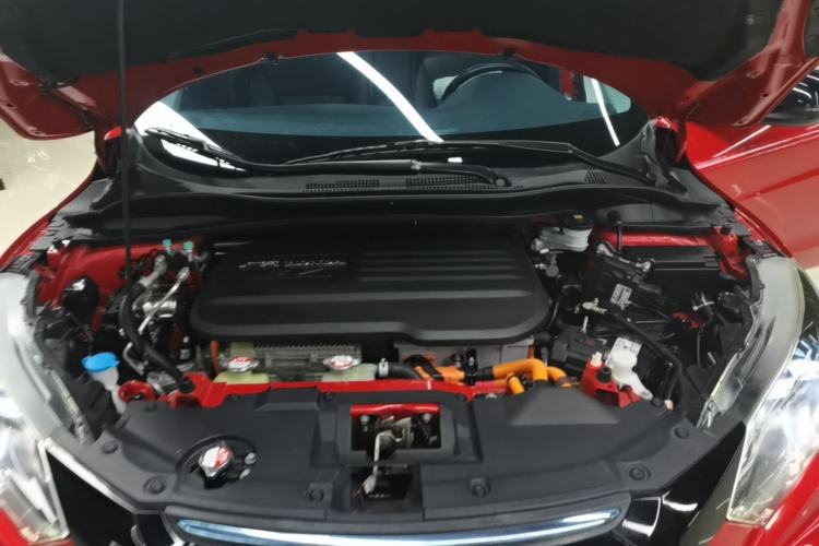 Used Everus VE-1 2020 Luxury Edition Engine Bay
