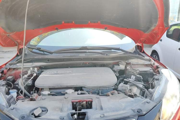 Used Everus VE-1 2020 Luxury Edition Engine Bay
