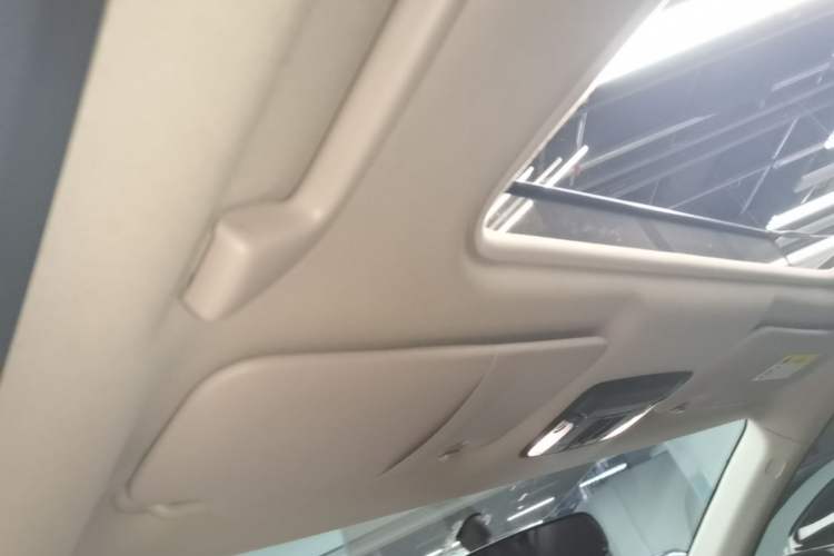 Used Everus VE-1 2020 Luxury Edition Headliner