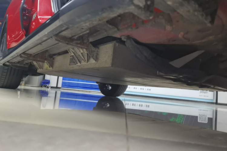Used Everus VE-1 2020 Luxury Edition Right Side Sill