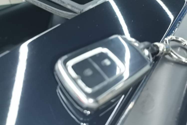 Used Everus VE-1 2020 Luxury Edition Vehicle Key
