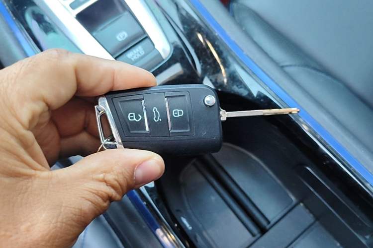 Used Everus VE-1 2020 Luxury Edition Vehicle Key