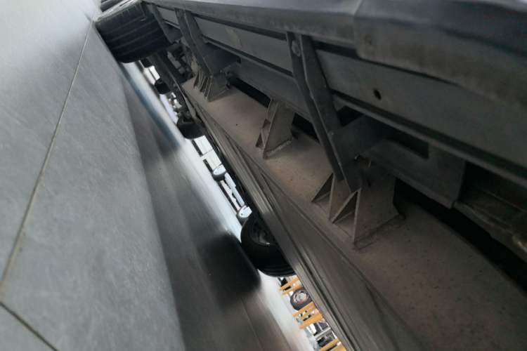 Used Everus VE-1 2020 Travel Edition Left Side Sill