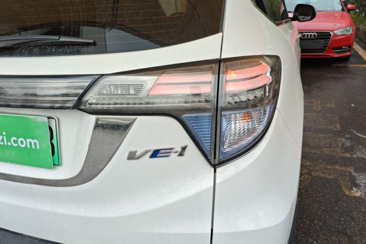 Used Everus VE-1 2020 Travel Edition Right Rear Taillight