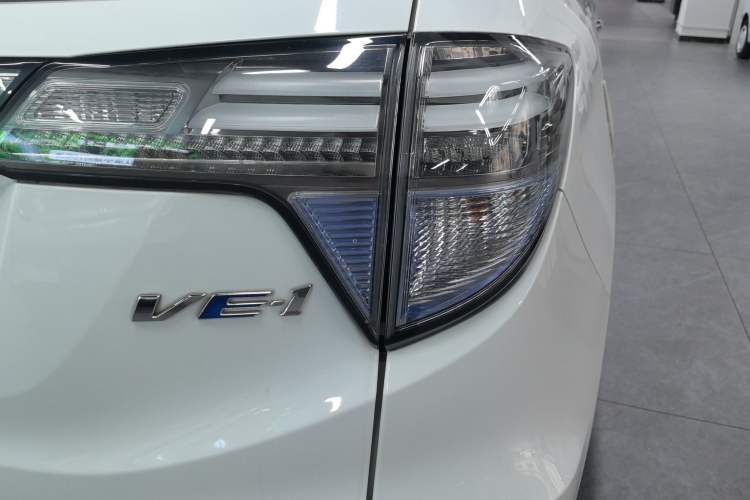 Used Everus VE-1 2020 Travel Edition Right Rear Taillight