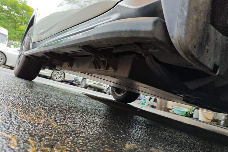 Used Everus VE-1 2020 Travel Edition Right Side Sill