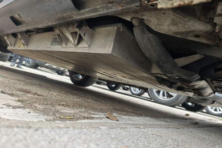 Used Everus VE-1 2020 Travel Edition Right Side Sill