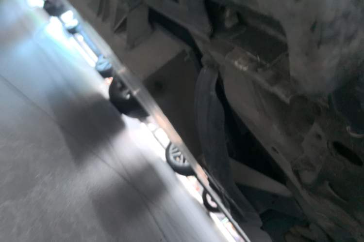 Used Everus VE-1 2020 Travel Edition Right Side Sill