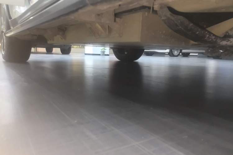 Used Everus VE-1 2020 Travel Edition Right Side Sill