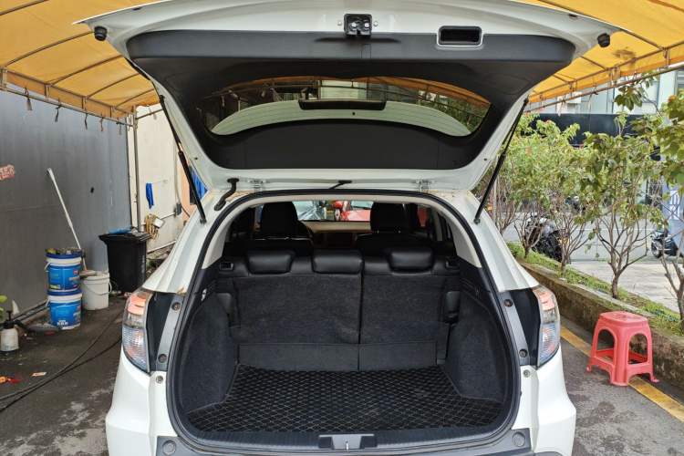 Used Everus VE-1 2020 Travel Edition Trunk