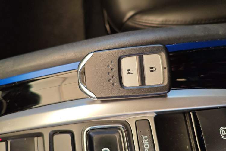 Used Everus VE-1 2020 Travel Edition Vehicle Key