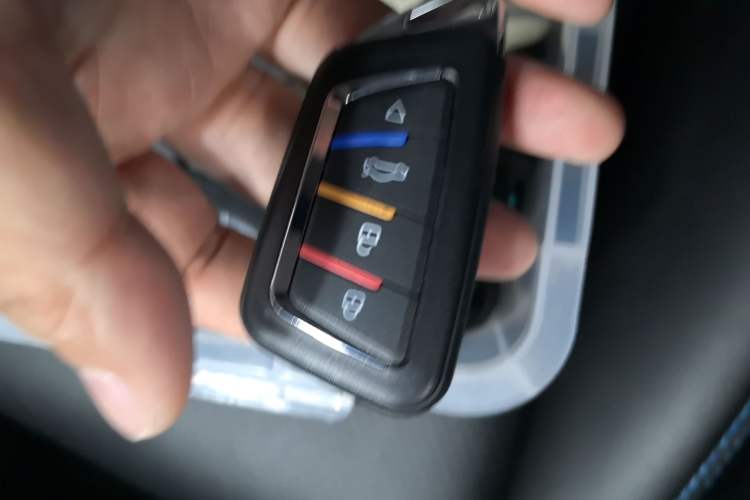 Used Everus VE-1 2020 Travel Edition Vehicle Key