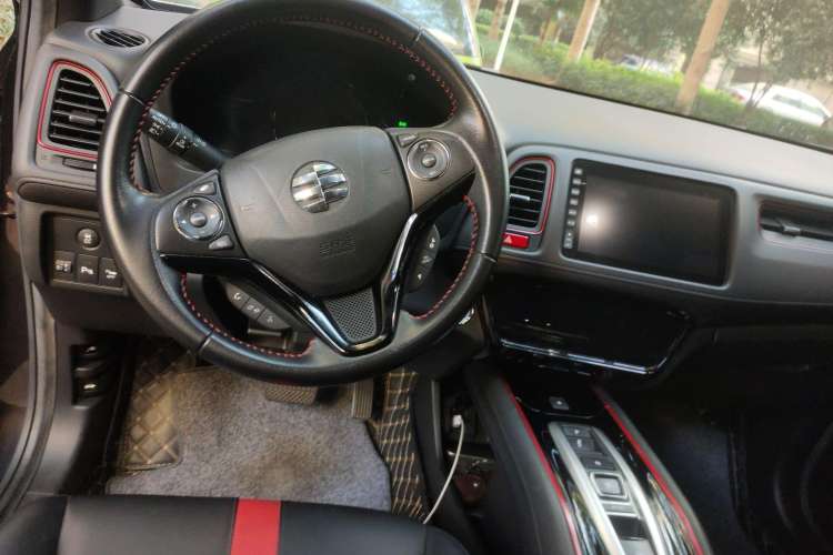 Used Everus VE-1 2021 S Pirelli Luxury Edition Center Console
