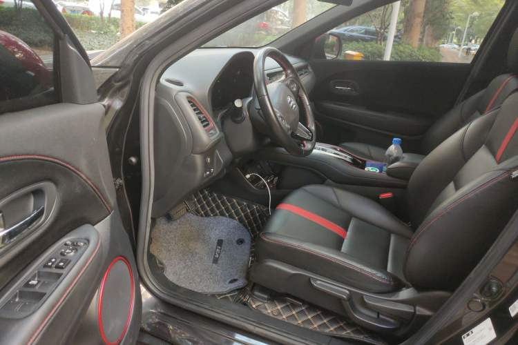 Used Everus VE-1 2021 S Pirelli Luxury Edition Driver Seat