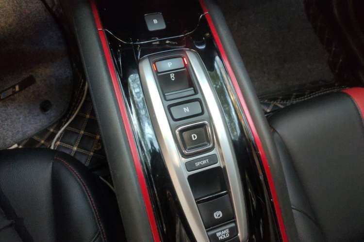 Used Everus VE-1 2021 S Pirelli Luxury Edition Gear Lever