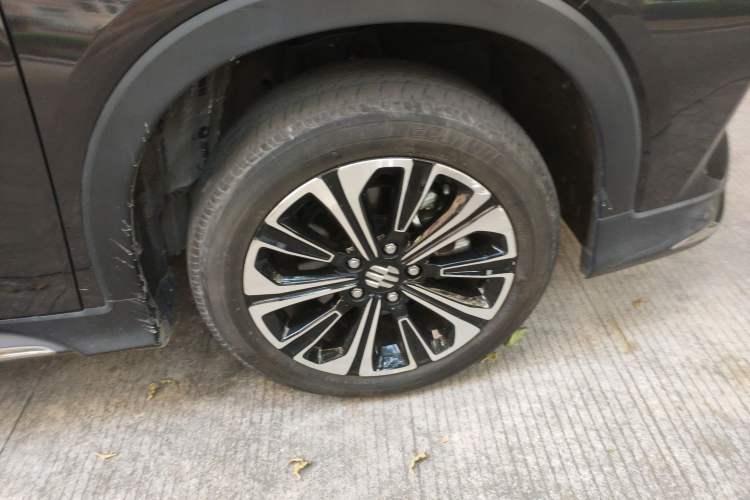 Used Everus VE-1 2021 S Pirelli Luxury Edition Right Front Wheel Hub