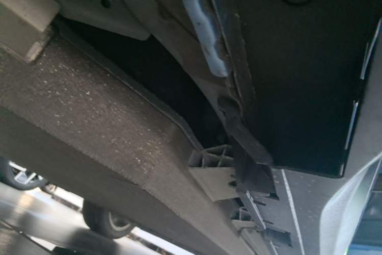 Used Everus VE-1 2021 Comfort Edition Right Side Sill