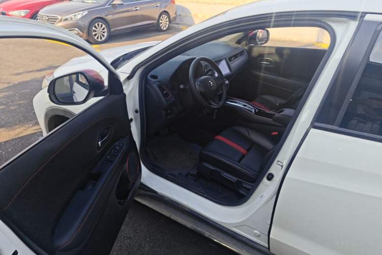 Used Everus VE-1 2021 S Pirelli Luxury Edition Driver Seat