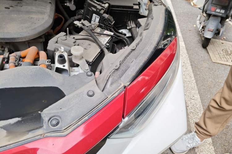 Used Everus VE-1 2021 S Pirelli Luxury Edition Engine Bay Left