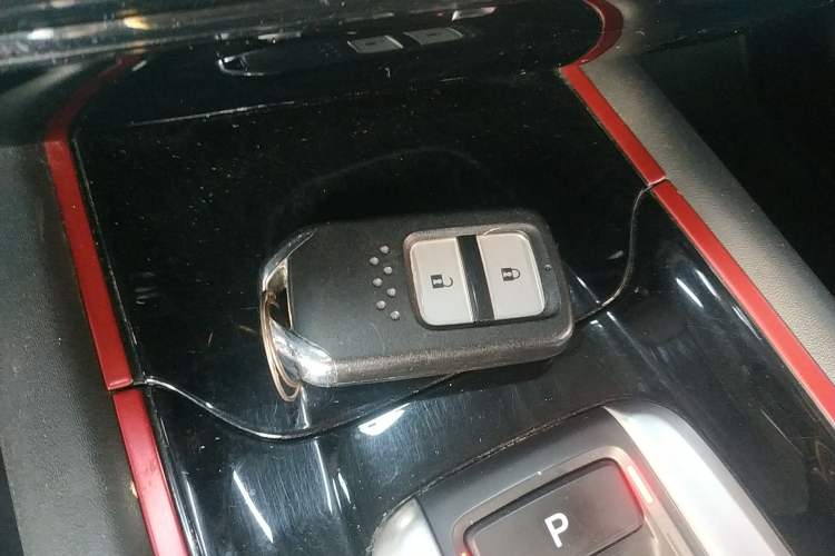 Used Everus VE-1 2021 S Pirelli Edition Interior 1